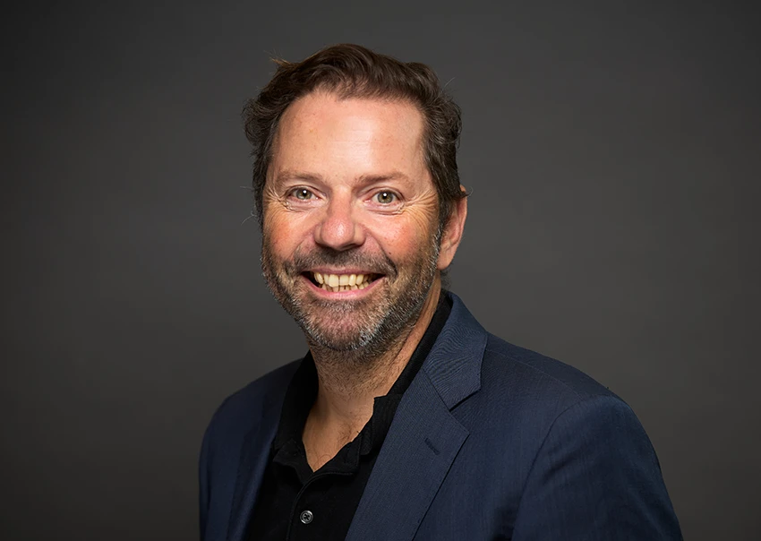 Portret van Patrick Peters, manager en register-arbeidsdeskundige bij Staatvandienst AD.